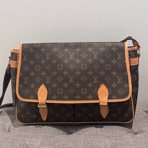 Authentic Louis Vuitton Gibeciere GM messenger in monogram canvas- Excellent